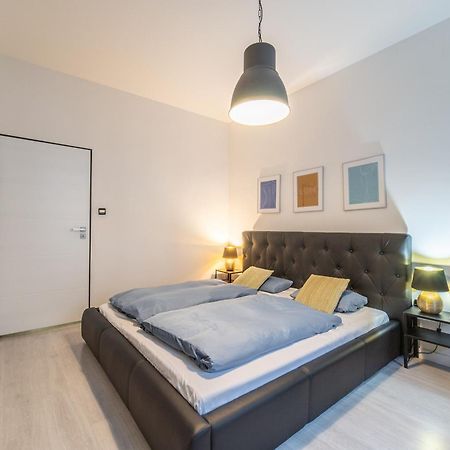 Sunny Central Apartment On Wenceslas Square By Easybnb プラハ エクステリア 写真